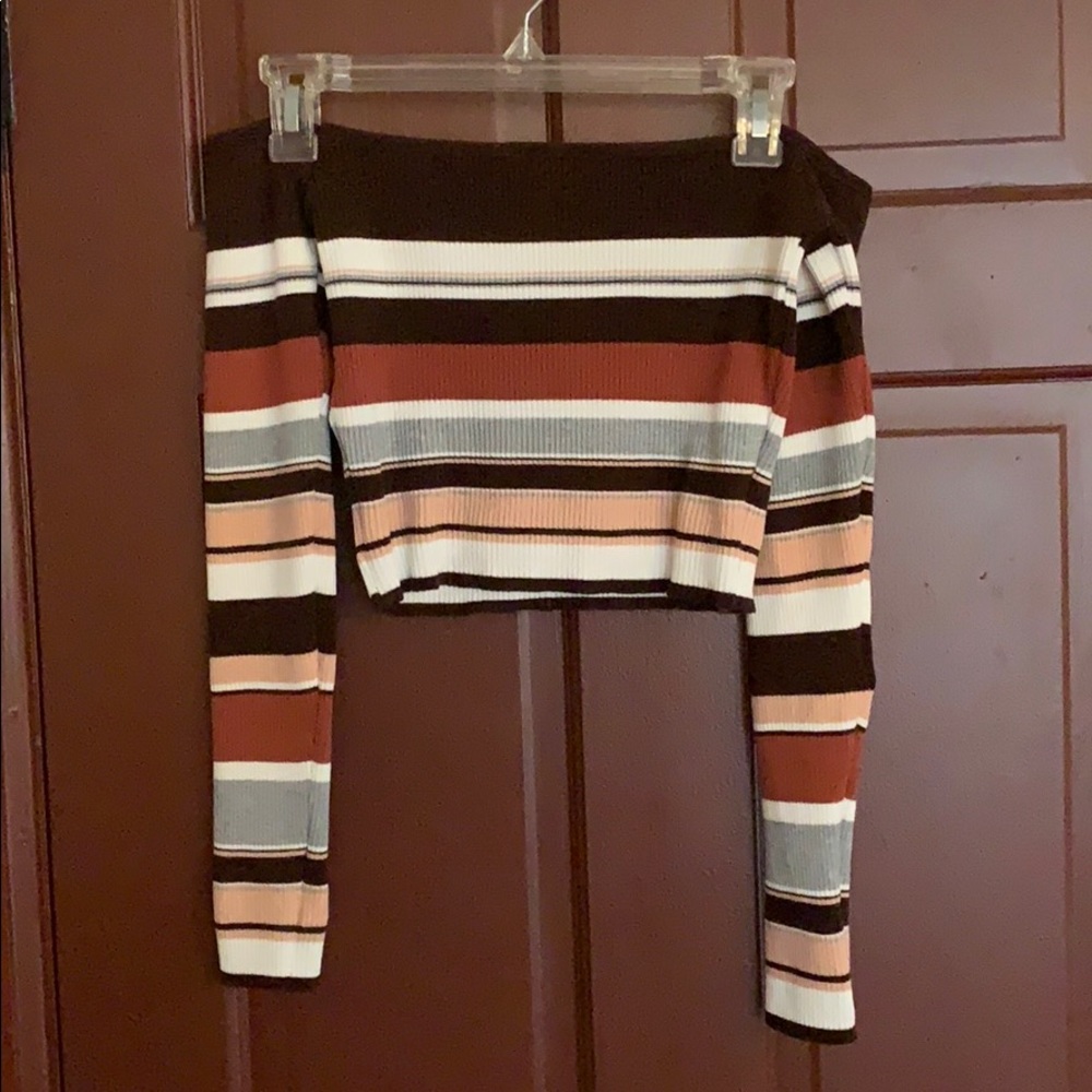 Nude color long sleeve crop top